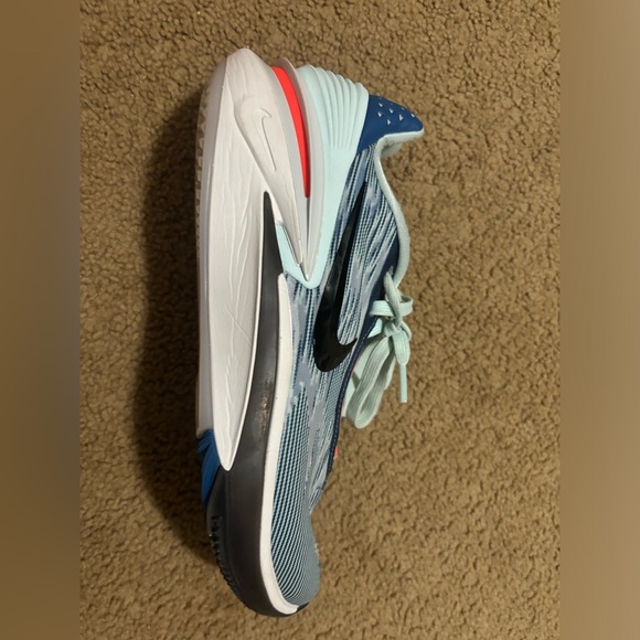 Nike women’s basketball shoes - Picture 4 of 5